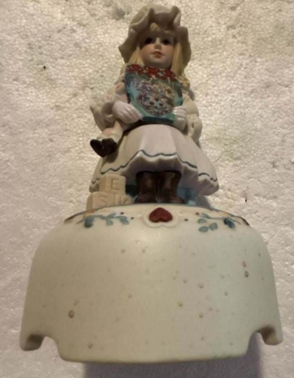 Jan Hagara SHANNON H3002 Limited Edition Porcelain Musical Figurine plays